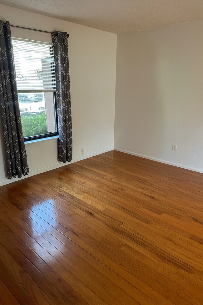 Foto del edificio - 2512 Elmwood Pkwy