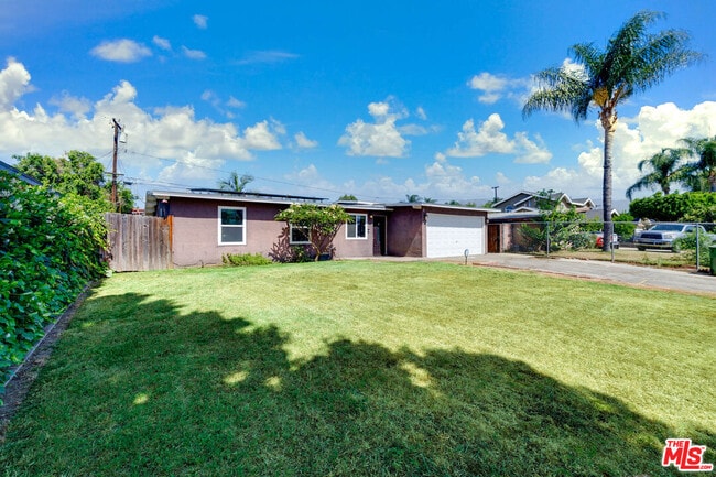 Foto del edificio - 5633 Cedarglen Dr