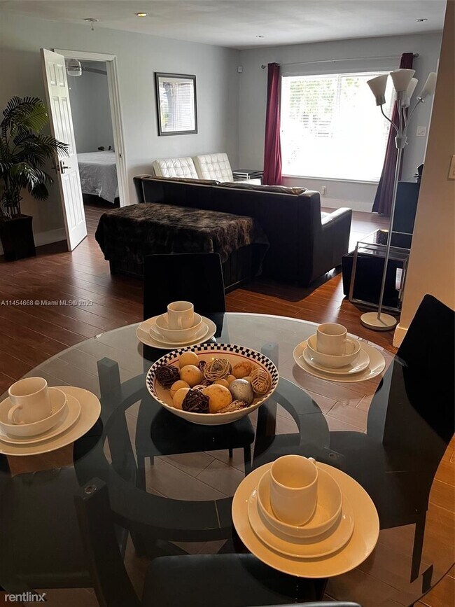 Foto del edificio - 3 br, 3 bath House - 1011 NW 48th St