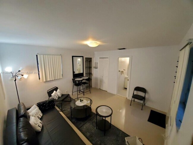 Foto del edificio - 729 NE 6th St