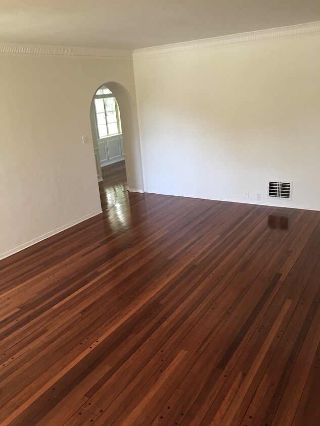 Living Room, reverse - 5211 W 9th St