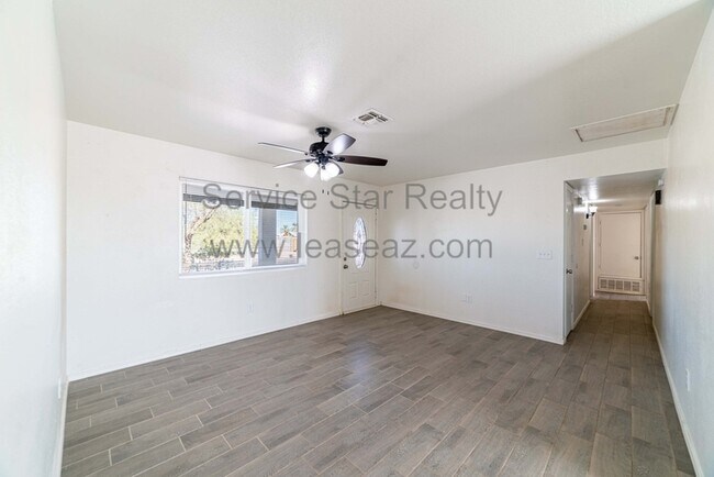 Foto del edificio - 1025 E 2nd St