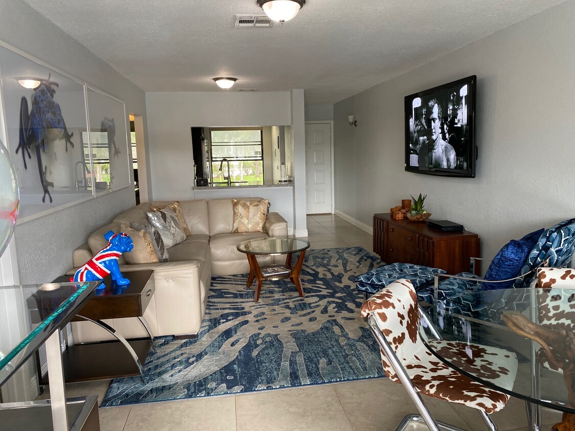 Primary Photo - 203 Lake Pointe Dr