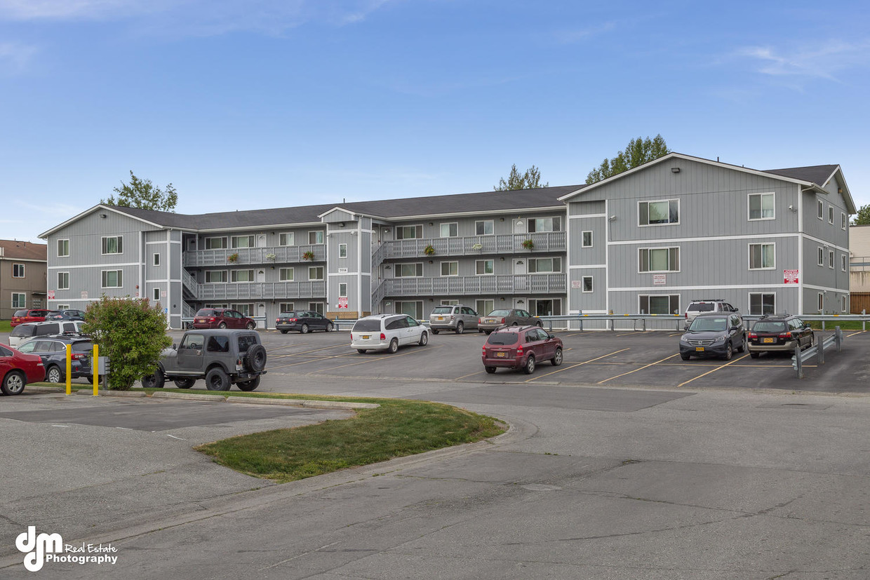 Exterior - Raspberry Court Apartments