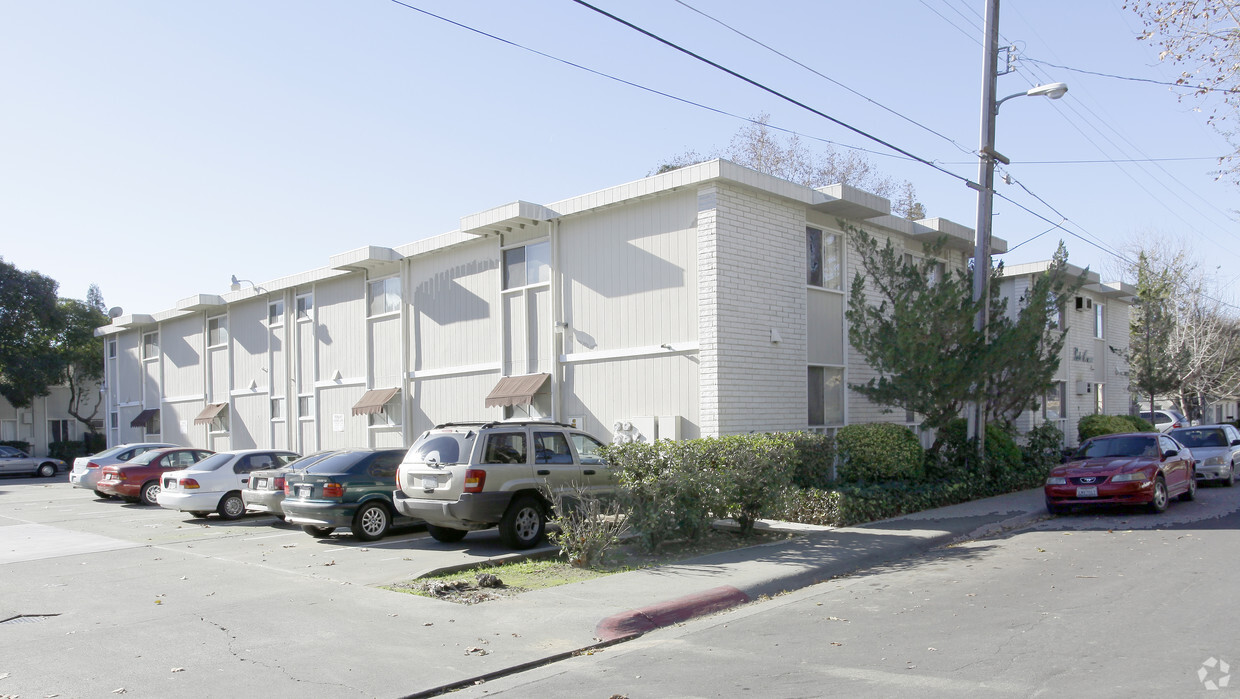 Building Photo - Park Manor