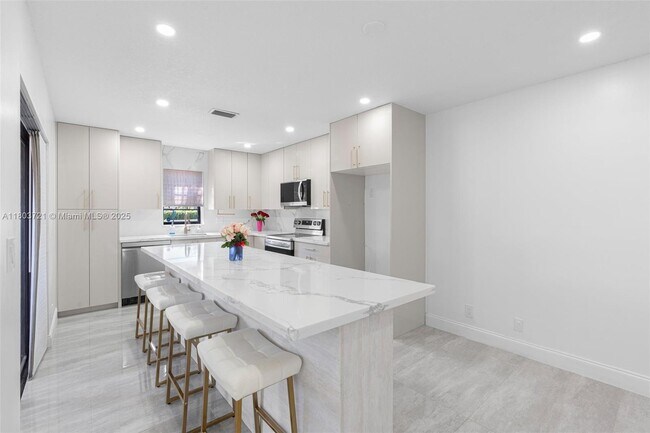 Foto del edificio - 2622 NW 99th Ave