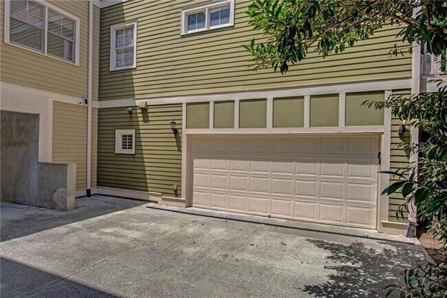 Foto del edificio - 556 Moreland Ave NE