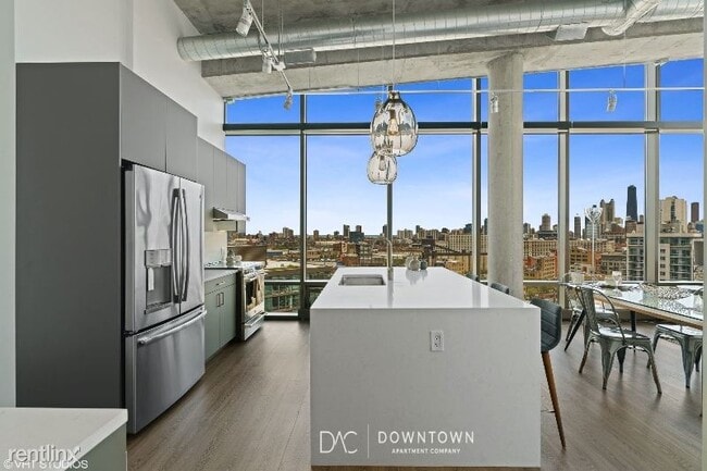Building Photo - 2 br, 2 bath Apartment - 1010 W Chicago Ave
