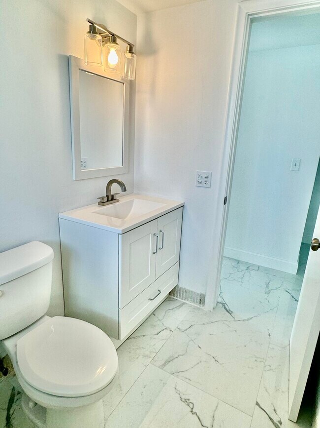 3080 Lake Osborne Dr Unit 202, Lake Worth Beach, FL 33461 Condo for