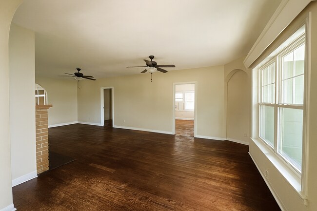 Foto del edificio - 126 Ribbon Pkwy