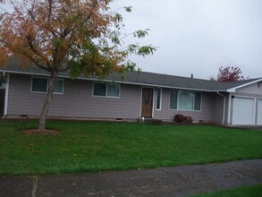 Building Photo - 830 W Isabella St