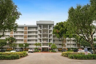 Building Photo - 3150 N Course Ln