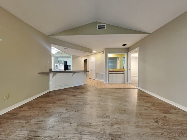 Building Photo - 9305 Pebble Creek Dr