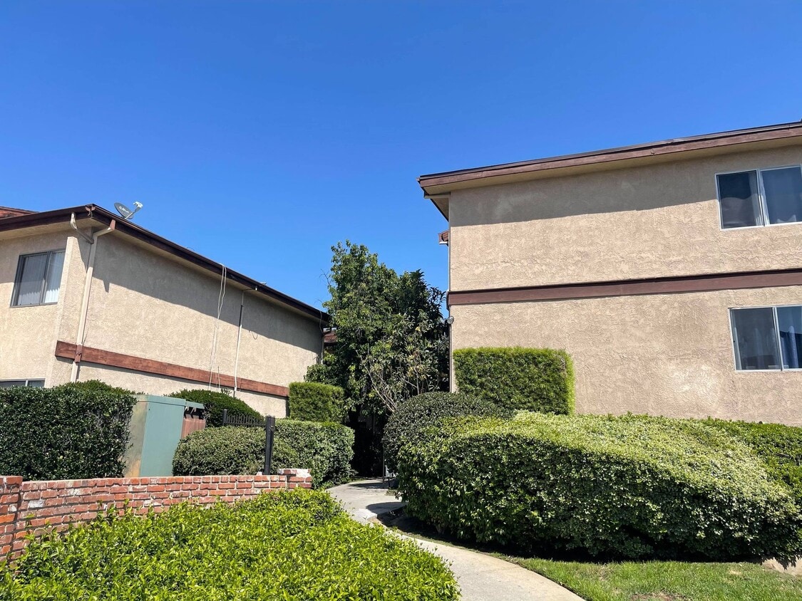 Primary Photo - 7300 Lennox Ave