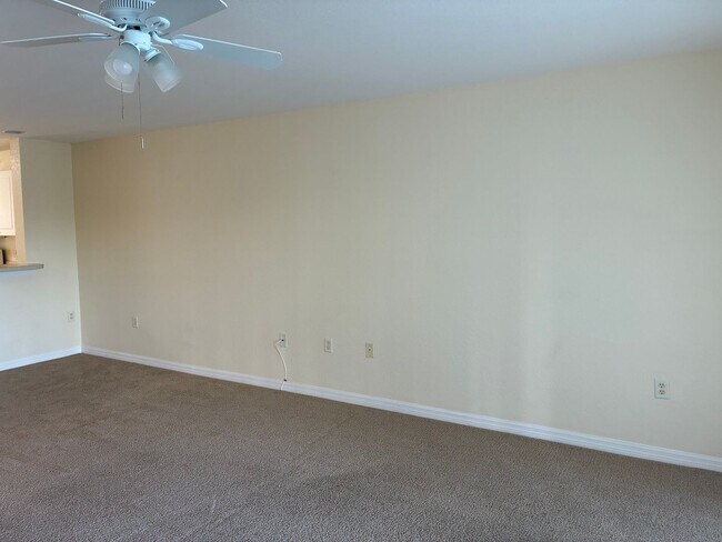 Foto del edificio - Gated Community Gem: Turnkey 2/2 in Emerald Lake