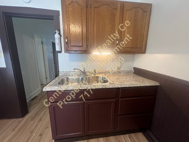 Building Photo - Beautifully redone 3 BR, 1 Bath Townhouse in York Suburban Schools