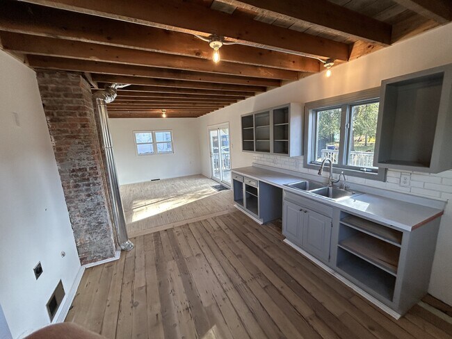 Building Photo - 1312 Harvey St