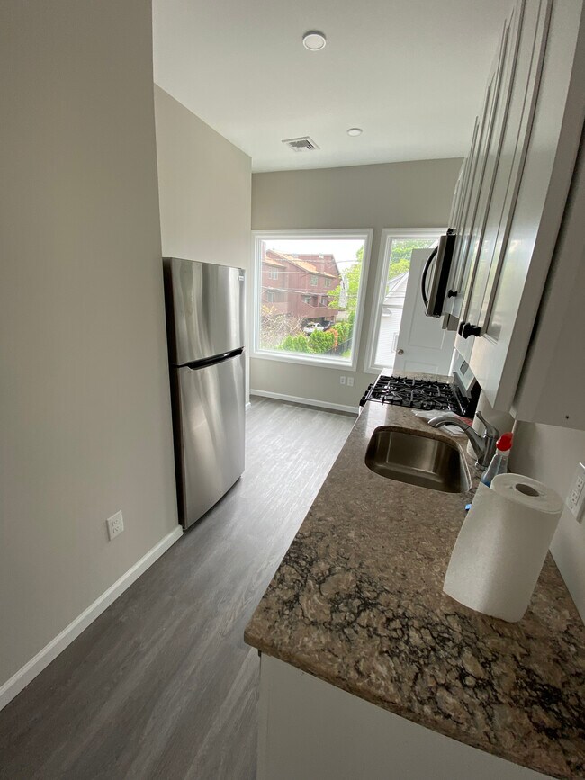 Kitchen - 187 Washington Ave