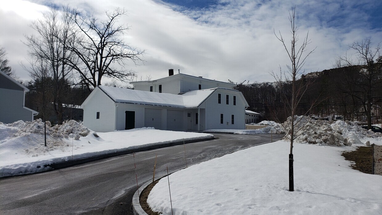 4 Cleveland Ave, Concord, NH 03301 House Rental in Concord, NH