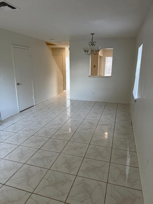 Building Photo - 135 Knotts Ln