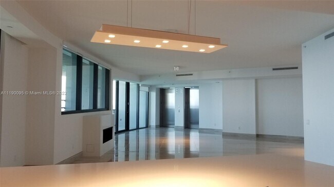 Foto del edificio - 18555 Collins Ave