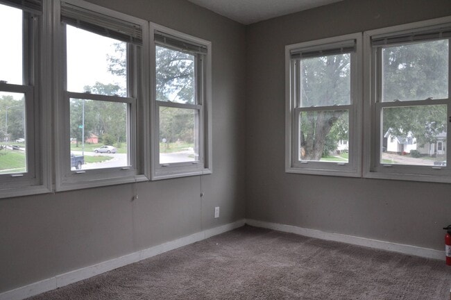 Foto del edificio - 4 Bed, 2 Bath!