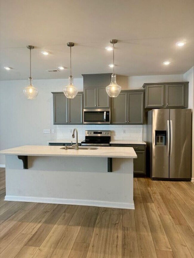 Building Photo - 3BR/2.5BA w/ Quartz Kitchen + Garage in North Charlotte