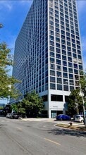 Building Photo - 4343 N Clarendon Ave