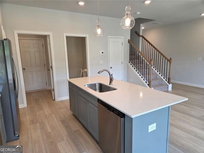 Building Photo - 308 Shine Dr
