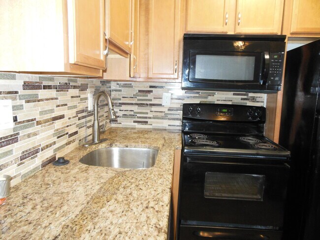 Building Photo - TWO BEDROOM TWO BATHROOM! WATERFRONT COMMU...