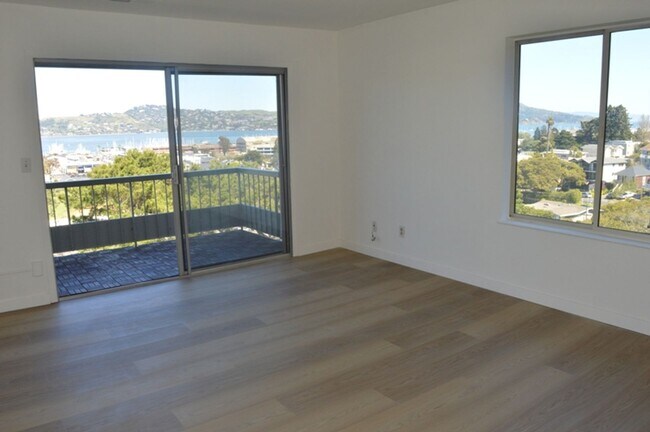 Foto del edificio - Beautifully Updated Condo with Bay View an...