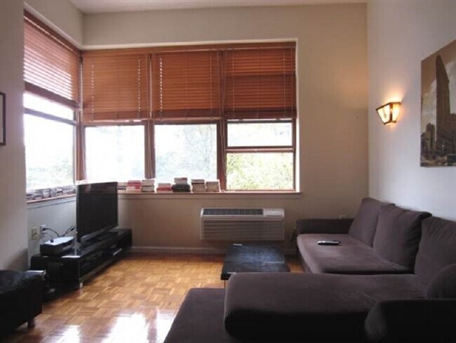Foto del edificio - 1BR Waterfront Condo
