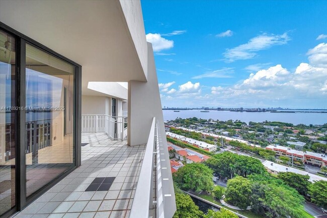 Foto del edificio - 1000 Quayside Terrace