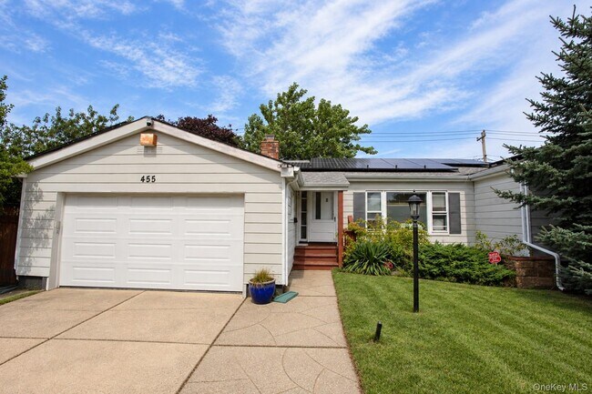 Building Photo - 455 E Park Ave