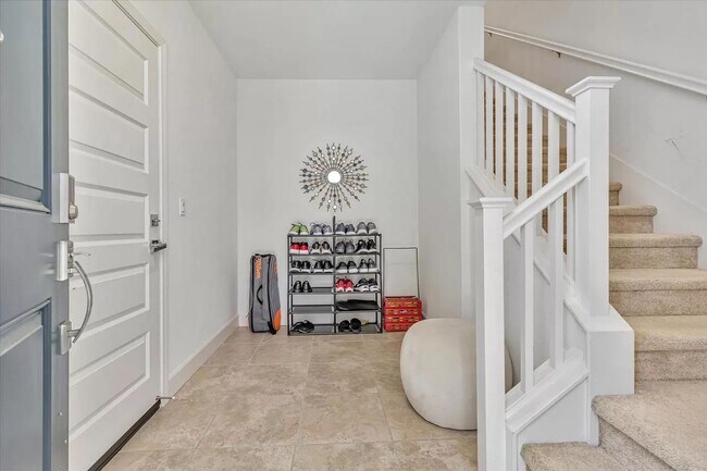 Building Photo - 2 BEDROOM CONDO IN BEAUTIFUL FREMONT COMMU...