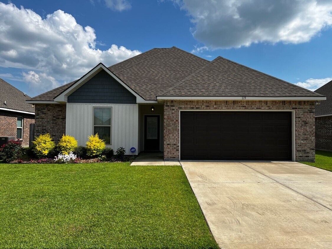 Primary Photo - 3 Bedroom, 2 Bathroom, Walk in closets Gra...