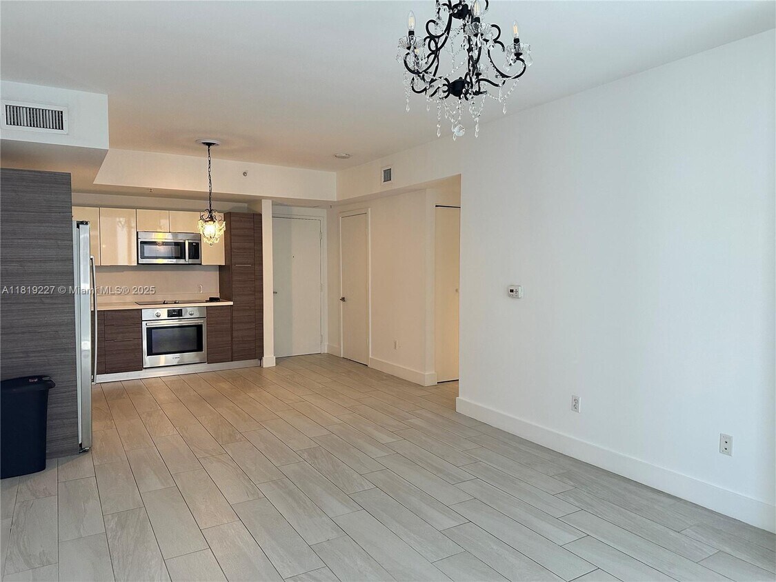 Foto principal - 1010 SW 2nd Ave