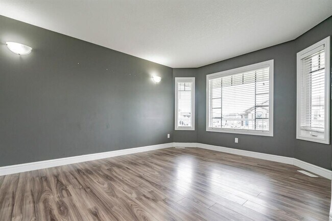 Building Photo - 8610-8102 102 B Ave