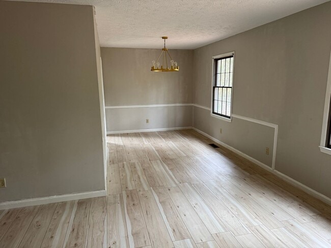 Building Photo - 4315 Greenbrier Dear Rd