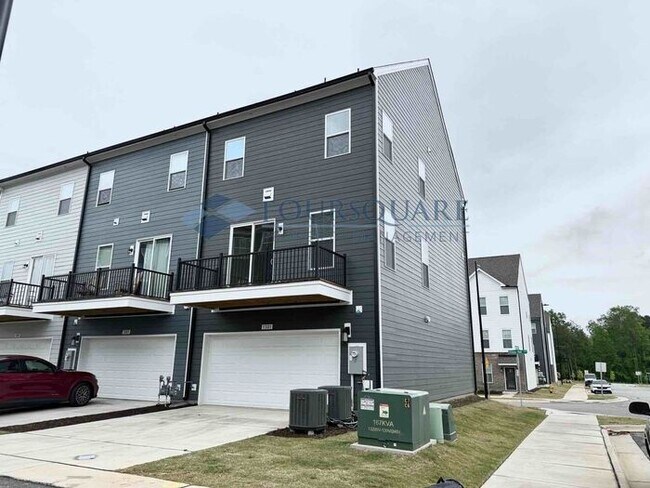 Foto del edificio - Bright End-Unit 3-Bed / 2.5-Bath Townhome with Flex Space, Gourmet Kitchen & 2-Car Garage – Walka...