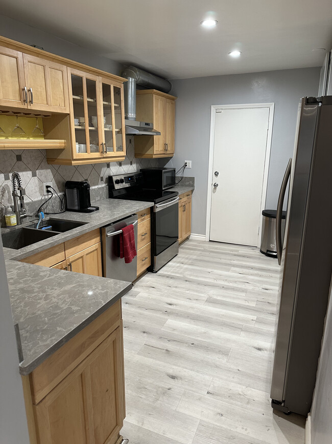 Building Photo - 4807 Woodley Ave