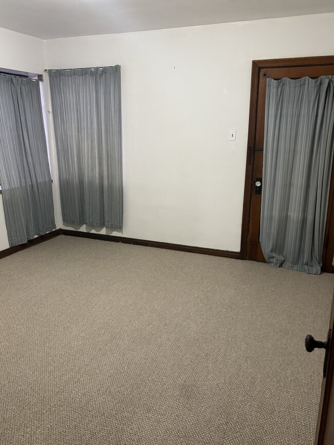 Living Room - 5316 Miami St