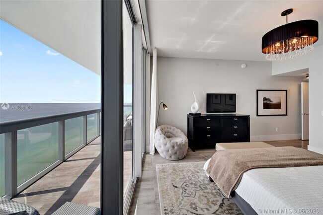 Foto del edificio - 6899 Collins Ave