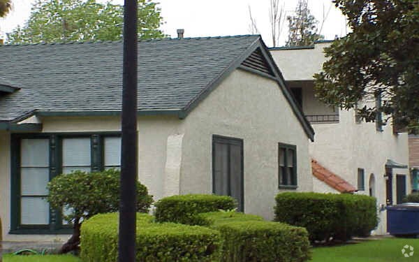 Primary Photo - 3509 Brockton Ave