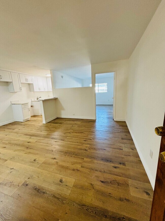 Foto del edificio - 10635 Sherman Grove Ave