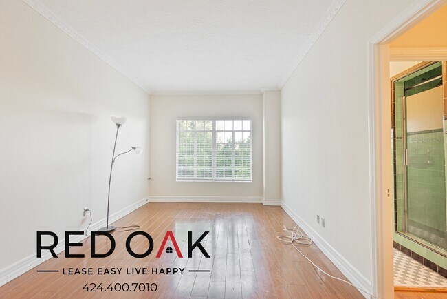 Foto del edificio - 570 N Rossmore Ave