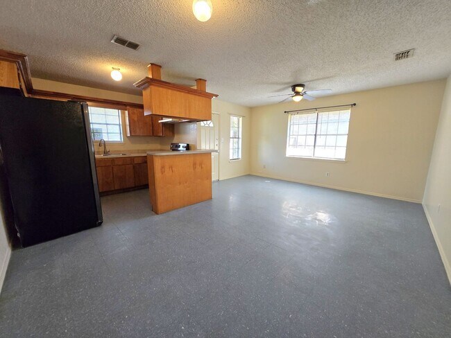 Foto del edificio - Quaint 2BD/1BTH apartment with a big back ...