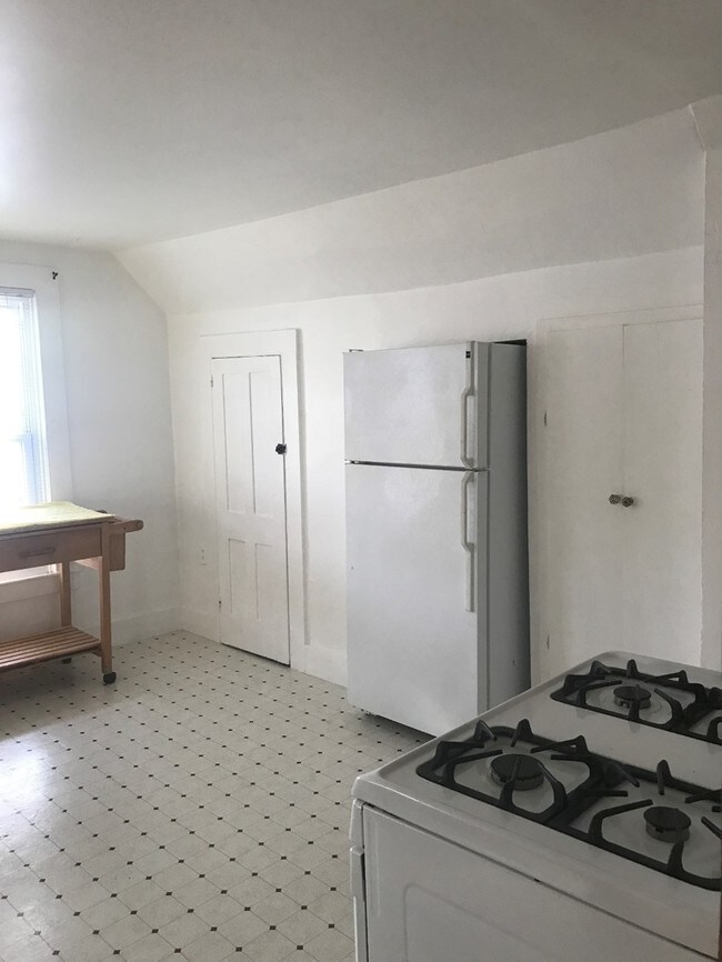 Kitchen - 53 River St