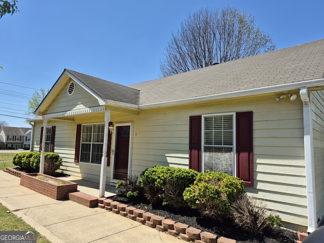 Primary Photo - 9 Greenview Dr