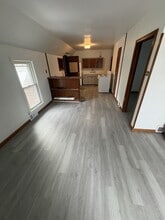 Building Photo - 160-162-162 Young St